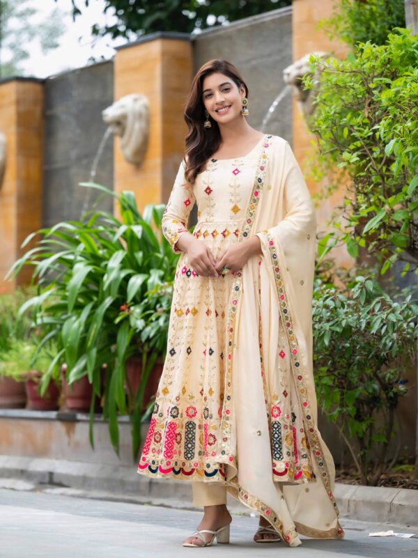🌸 All NEW PREMIUM & LUXURIOUS DESIGNER READYMADE ALIA CUT - Image 6